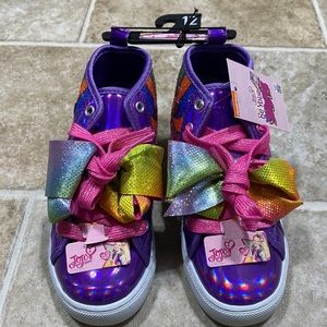 NWT jojo sneakers